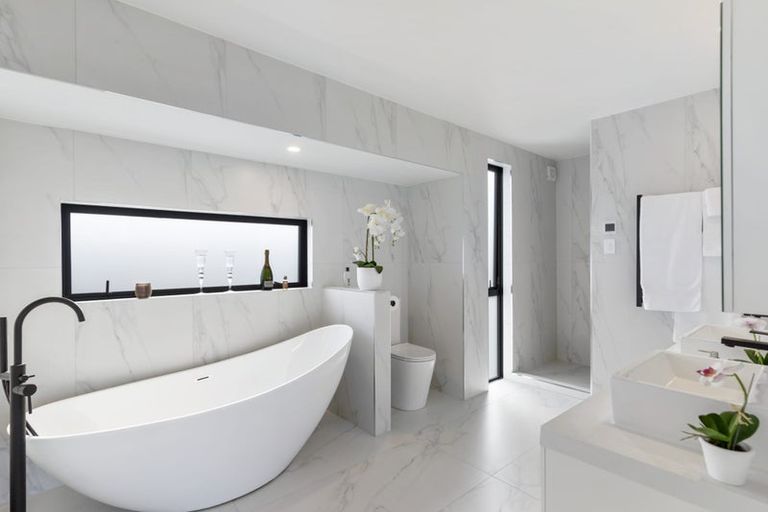 Photo of property in 18a Marama Street, Castor Bay, Auckland, 0620