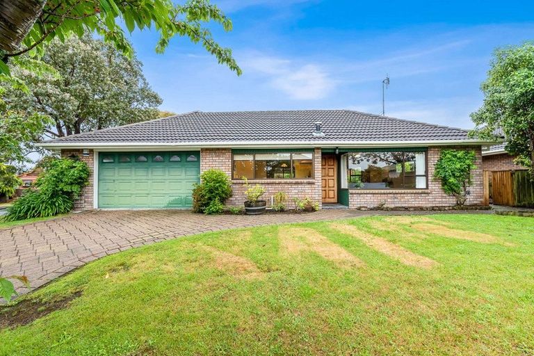 Photo of property in 33 Chilton Drive, Paraparaumu, 5032