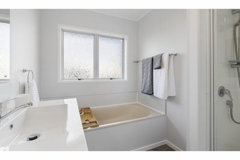 Photo of property in 2/12 Bay Street, Red Beach, 0932