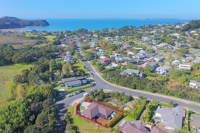 Photo of property in 38 Otanerua Road, Hatfields Beach, Orewa, 0931