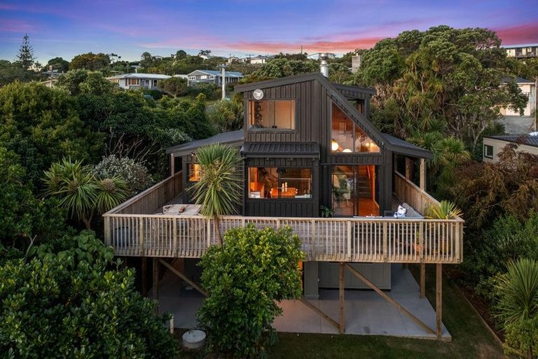 Photo of property in 4 Hillside Crescent, Leigh, 0985