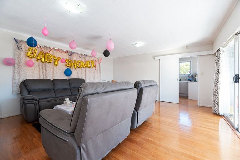 Photo of property in 7 Coletta Lane, Te Atatu South, Auckland, 0610