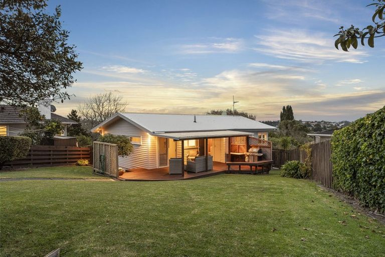 Photo of property in 12 Alton Avenue, Hillcrest, Auckland, 0627