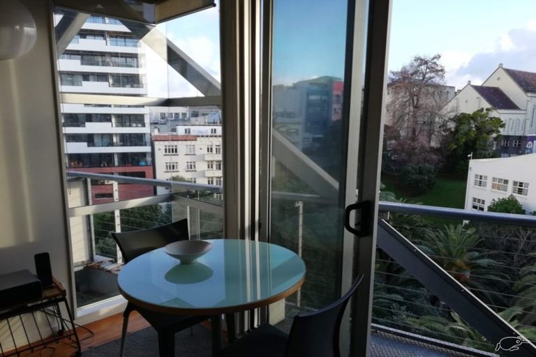Photo of property in Scotia Tower Apartments, 7e/8 Scotia Place, Auckland Central, Auckland, 1010
