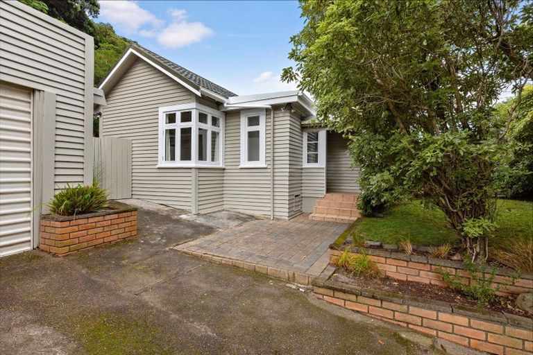 Photo of property in 74 Para Street, Miramar, Wellington, 6022