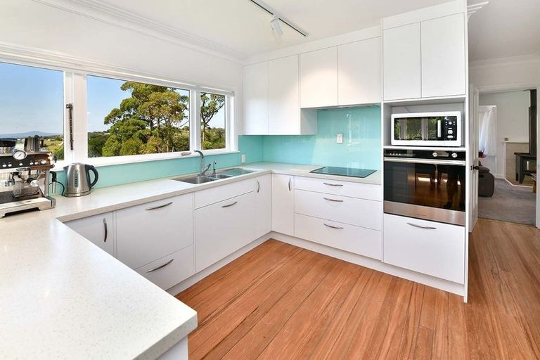 Photo of property in 1141 Whangaparaoa Road, Tindalls Beach, Whangaparaoa, 0930
