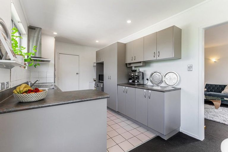 Photo of property in 33 Triangle Road, Massey, Auckland, 0614