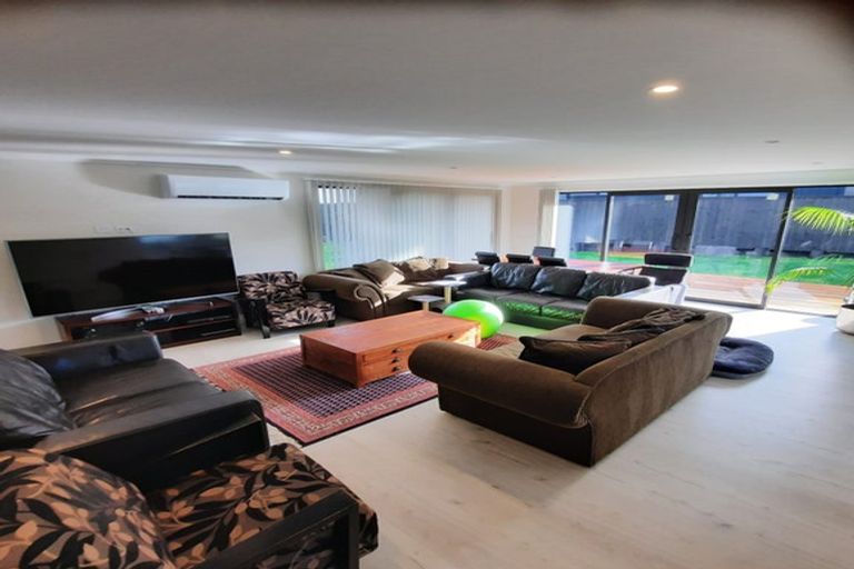 Photo of property in 5 Omahuru Road, Glenbrook, 2681