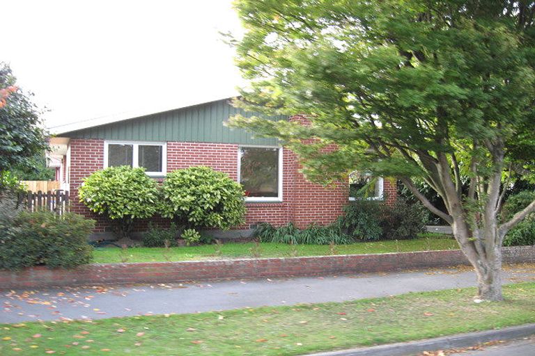 Photo of property in 2/14 Newbridge Place, Ilam, Christchurch, 8041