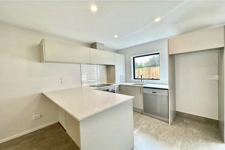 Photo of property in 4/8 Valron Road, Te Atatu South, Auckland, 0602
