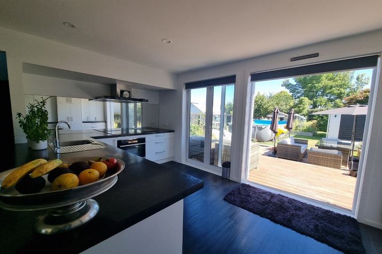 Photo of property in 2/33 Searells Road, Strowan, Christchurch, 8052