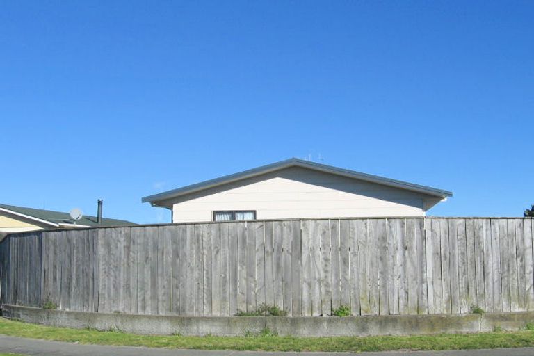 Photo of property in 9 Simcox Street, Otaki Beach, Otaki, 5512