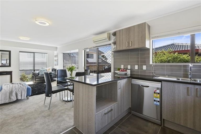 Photo of property in 2/111 Donovan Street, Blockhouse Bay, Auckland, 0600
