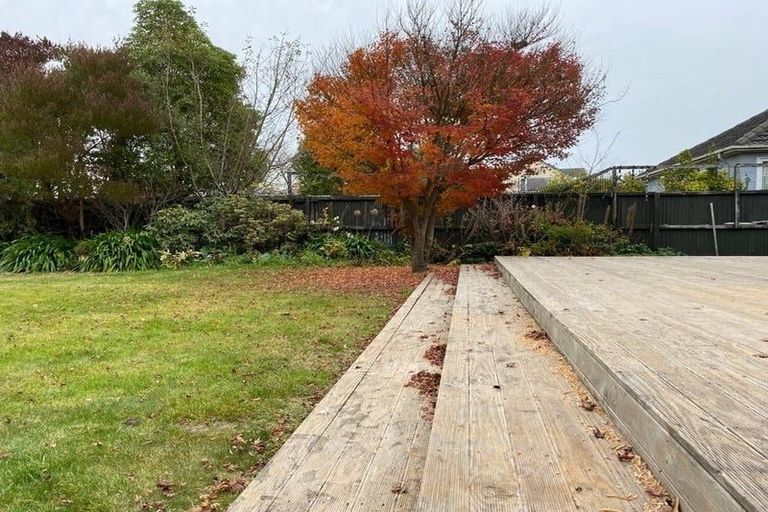 Photo of property in 8 Newall Avenue, Bryndwr, Christchurch, 8052