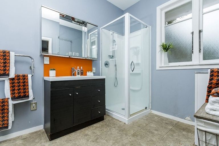 Photo of property in 78a Lake Road, Narrow Neck, Auckland, 0624