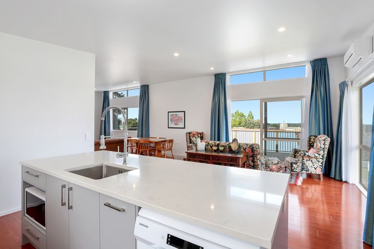 Photo of property in 10 Burgess Street, Te Aroha, 3320