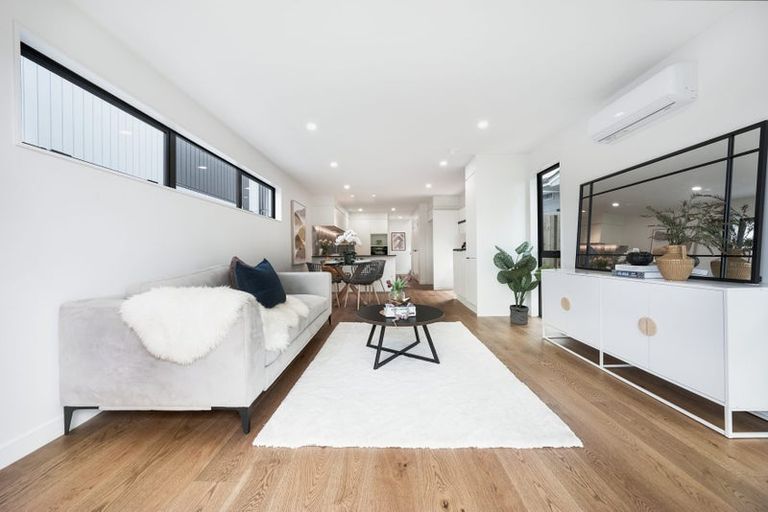 Photo of property in 23a Caribbean Drive, Unsworth Heights, Auckland, 0632