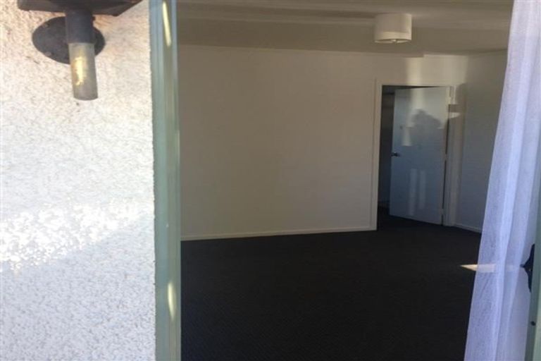 Photo of property in 2/37 Toru Street, Te Atatu Peninsula, Auckland, 0610