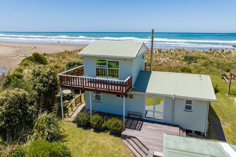 Photo of property in 97 Blue Pacific Parade, Riversdale Beach, Masterton, 5872