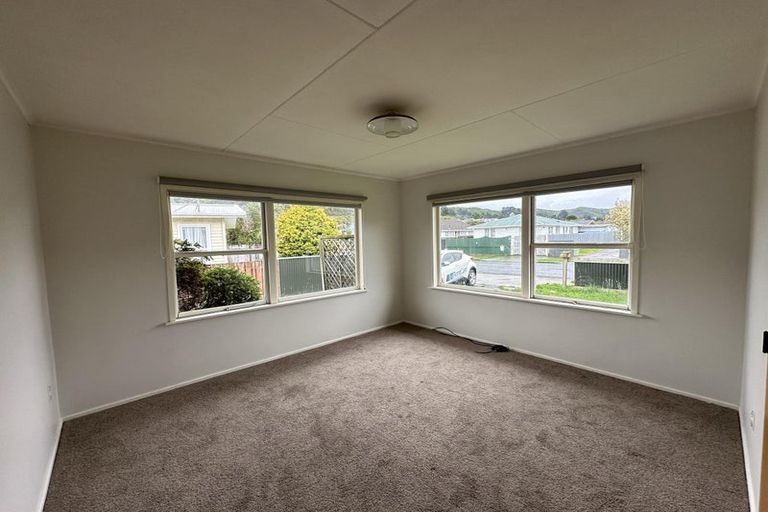 Photo of property in 6 Matthews Road, Wainuiomata, Lower Hutt, 5014