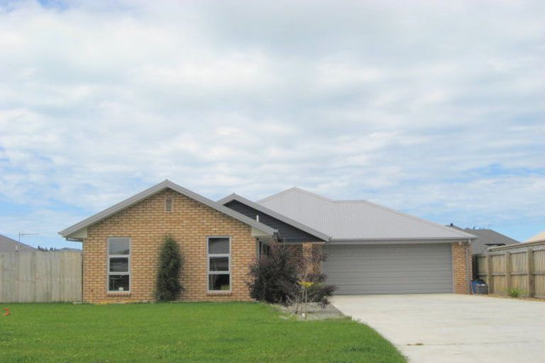 Photo of property in 6 James Drive, Woodend, 7610