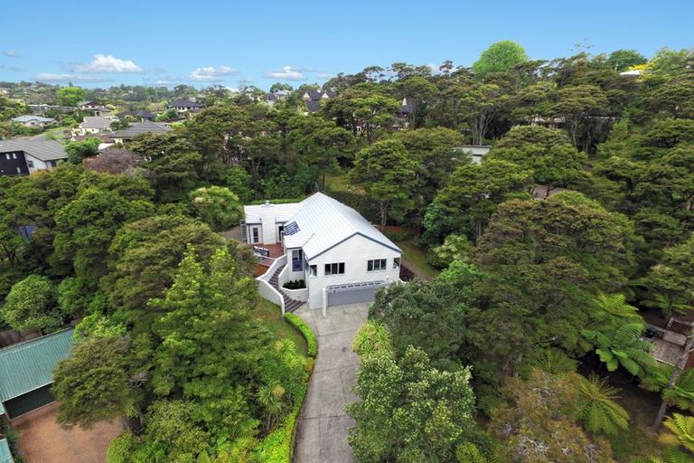 Photo of property in 11e Woodfern Crescent, Titirangi, Auckland, 0604