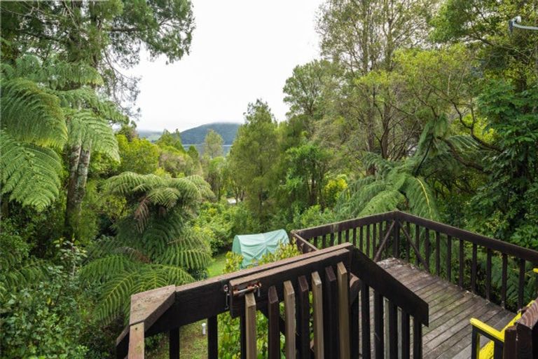 Photo of property in 14 Sandy Bay Road, Black Rock, Picton, 7282