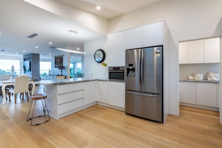 Photo of property in 22 Sharon Road, Waiake, Auckland, 0630