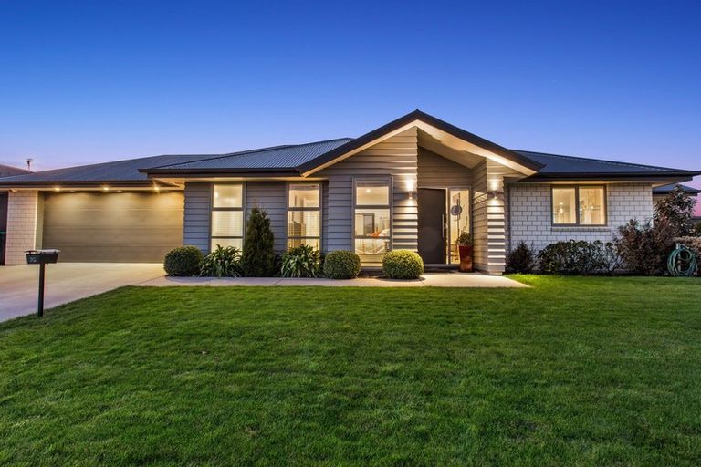 Photo of property in 39 Burford Way, Rolleston, 7615