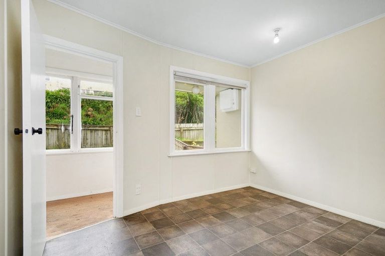 Photo of property in 30 Roberts Street, Tawa, Wellington, 5028