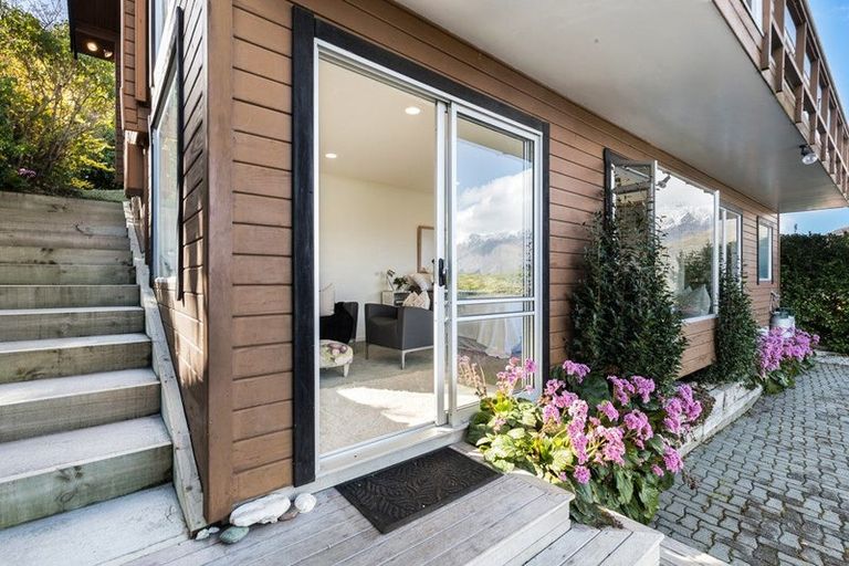 Photo of property in 20 Earnslaw Terrace, Queenstown, 9300
