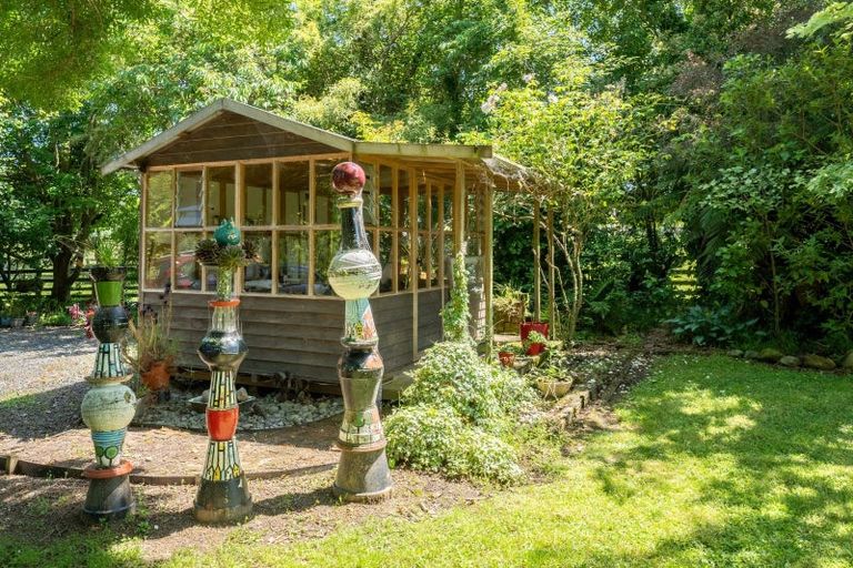 Photo of property in 1084 State Highway 1 South, Manakau, Levin, 5573