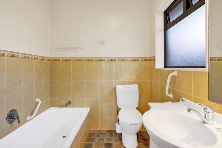 Photo of property in 21a Clemow Road, Fitzroy, New Plymouth, 4312