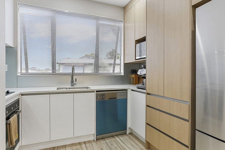 Photo of property in 21d Cherry Tree Place, Massey, Auckland, 0614
