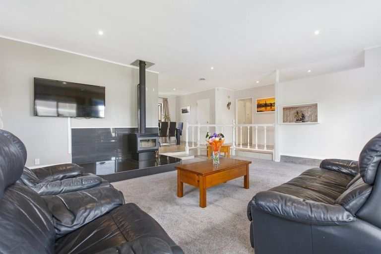 Photo of property in 10 Tanoa Place, Glendene, Auckland, 0602