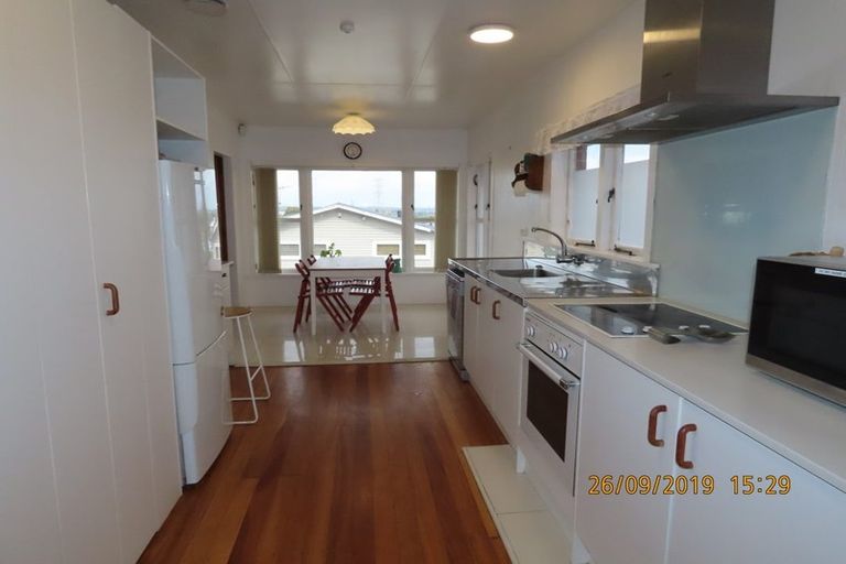 Photo of property in 19 Fairlea Road, Te Atatu South, Auckland, 0610