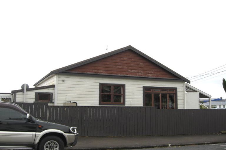 Photo of property in 54 Belt Road, New Plymouth, 4310