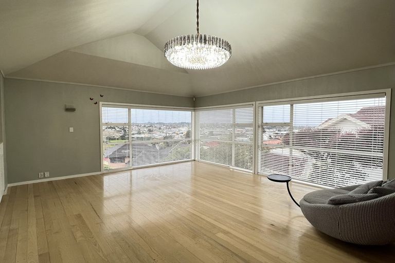 Photo of property in 14 Mcfetridge Place, Hillcrest, Auckland, 0627