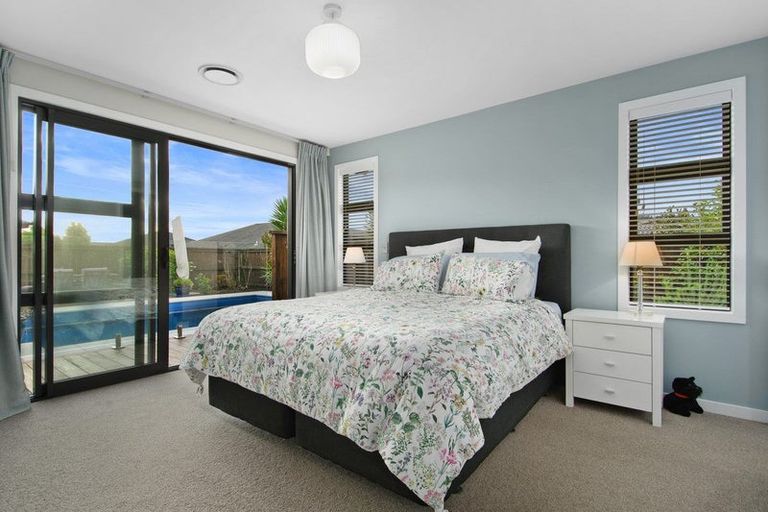 Photo of property in 16 Korako Drive, Kumeu, 0810