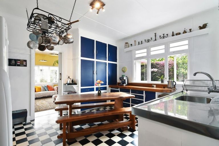 Photo of property in 129 Waimea Road, Nelson South, Nelson, 7010