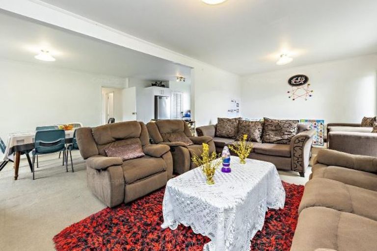 Photo of property in 14 Frobisher Way, Clendon Park, Auckland, 2103