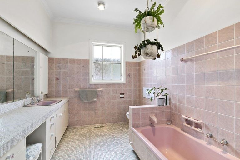 Photo of property in 46 Wai-iti Crescent, Woburn, Lower Hutt, 5010