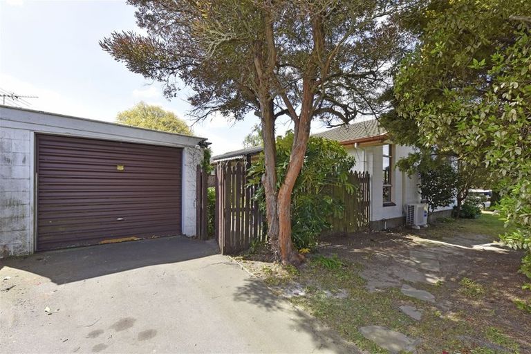 Photo of property in 1/25 Avonhead Road, Avonhead, Christchurch, 8042