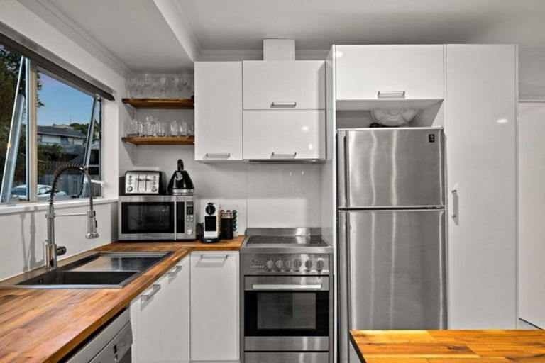 Photo of property in 29 Lilburn Crescent, Massey, Auckland, 0614