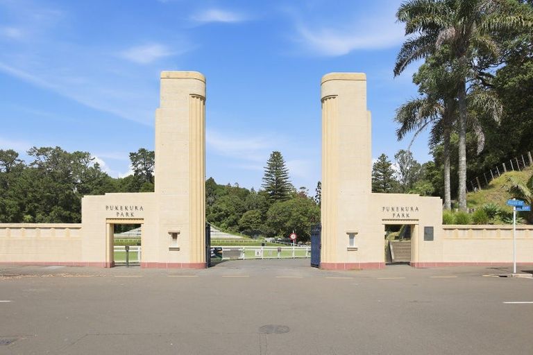 Photo of property in 32c Gilbert Street, New Plymouth, 4310