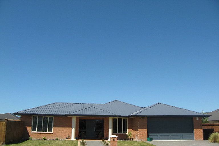 Photo of property in 19 Coolspring Way, Redwood, Christchurch, 8051