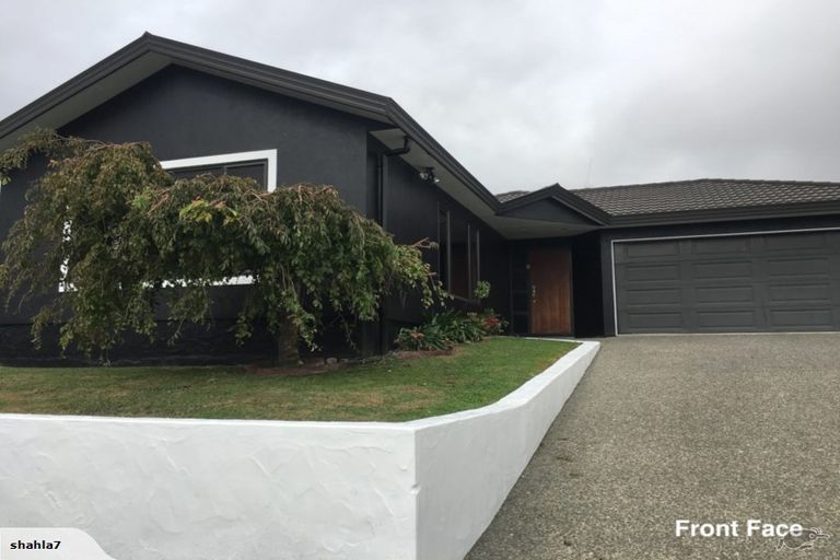 Photo of property in 4 Johnstone Drive, Fitzherbert, Palmerston North, 4410