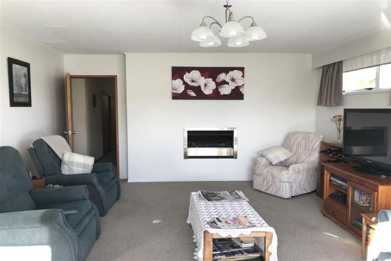 Photo of property in 61 Sheridan Drive, New Lynn, Auckland, 0600
