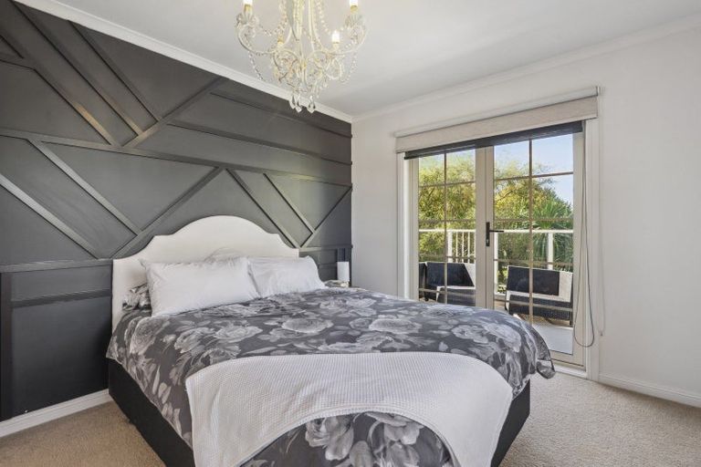 Photo of property in 2 Rika Place, Kawaha Point, Rotorua, 3010