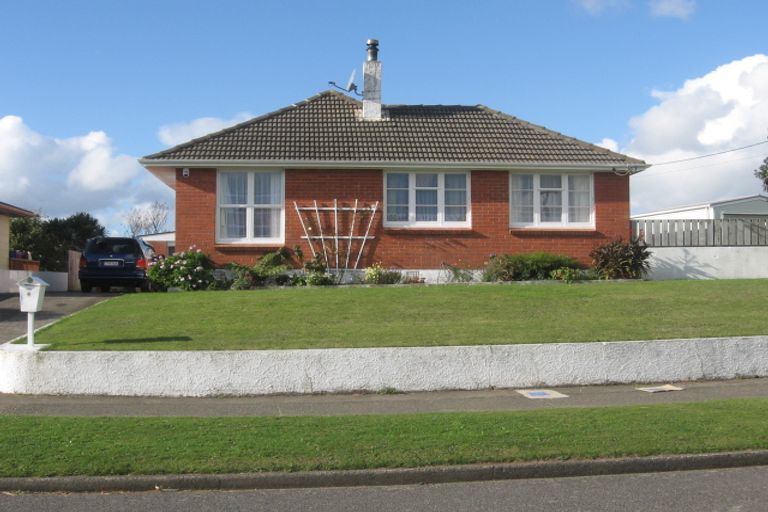 Photo of property in 4 Somerset Place, Cannons Creek, Porirua, 5024